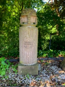 Audenschmiede, Friedhof, Grab Buderus (1)