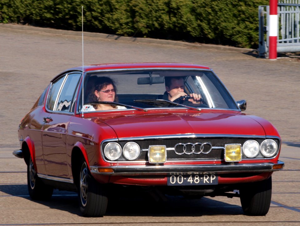 Audi 100 Coupe S, build in 1977, Dutch licence registration 00-48-RP, at IJmuiden, The Netherlands, pic3