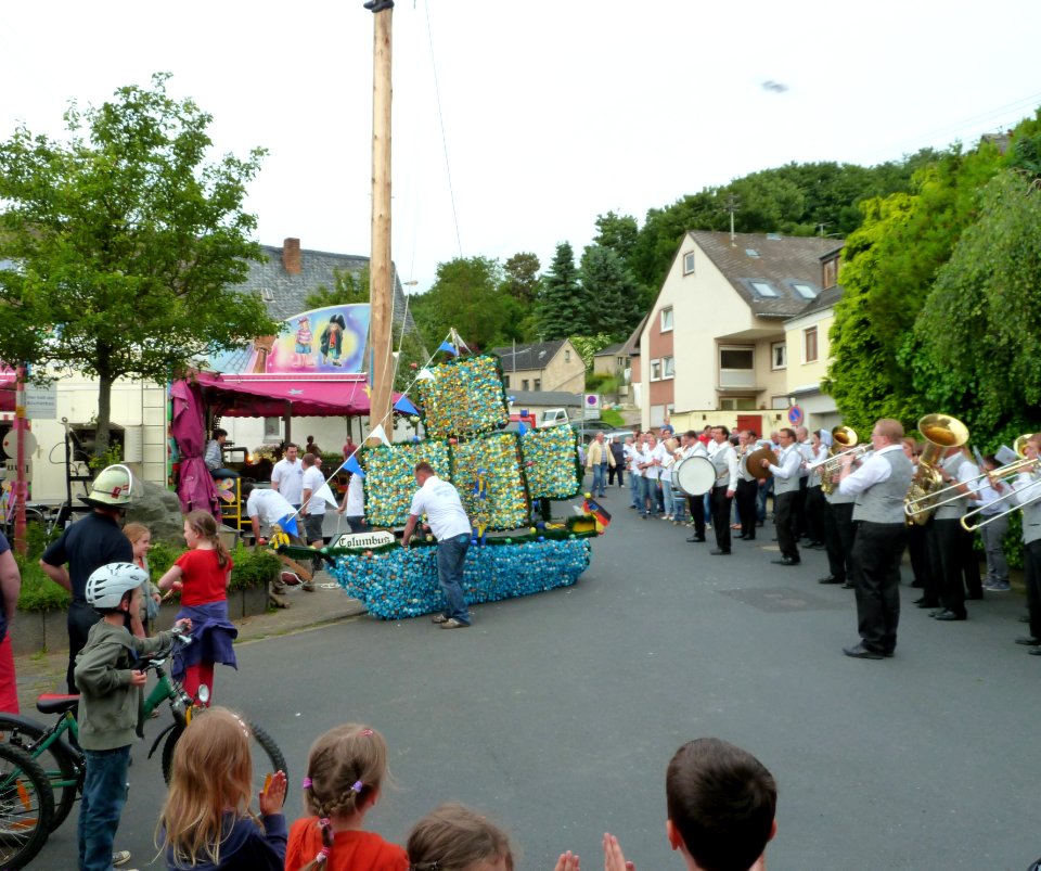 Aufhängen Kirmeskrone Immendorf 20130615 01