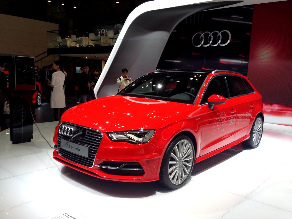 Audi A3 e-tron front - Tokyo Motor Show 2013