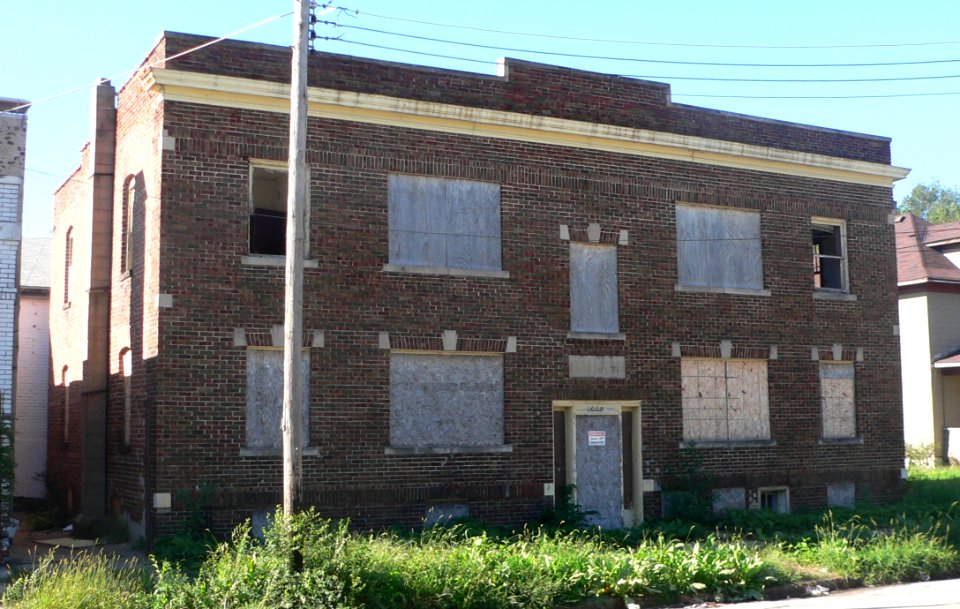 Atlas Apartments (Omaha) from NE 2