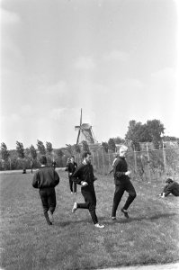 Atleten trainen na de opening van de accommodatie, Bestanddeelnr 921-6209