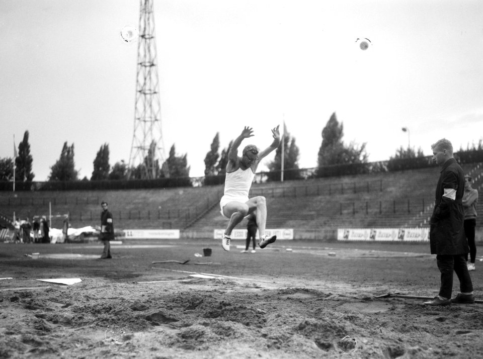 Atletiek, Nederland, Belgie en Denemarken te Den Bosch , H. Evers won nummer hin, Bestanddeelnr 919-4107