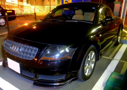 Audi TT 1.8T (8N) at night front photo
