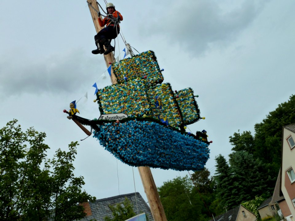 Aufhängen Kirmeskrone Immendorf 20130615 02