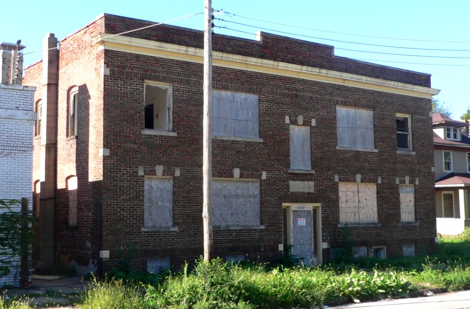 Atlas Apartments (Omaha) from NE 1