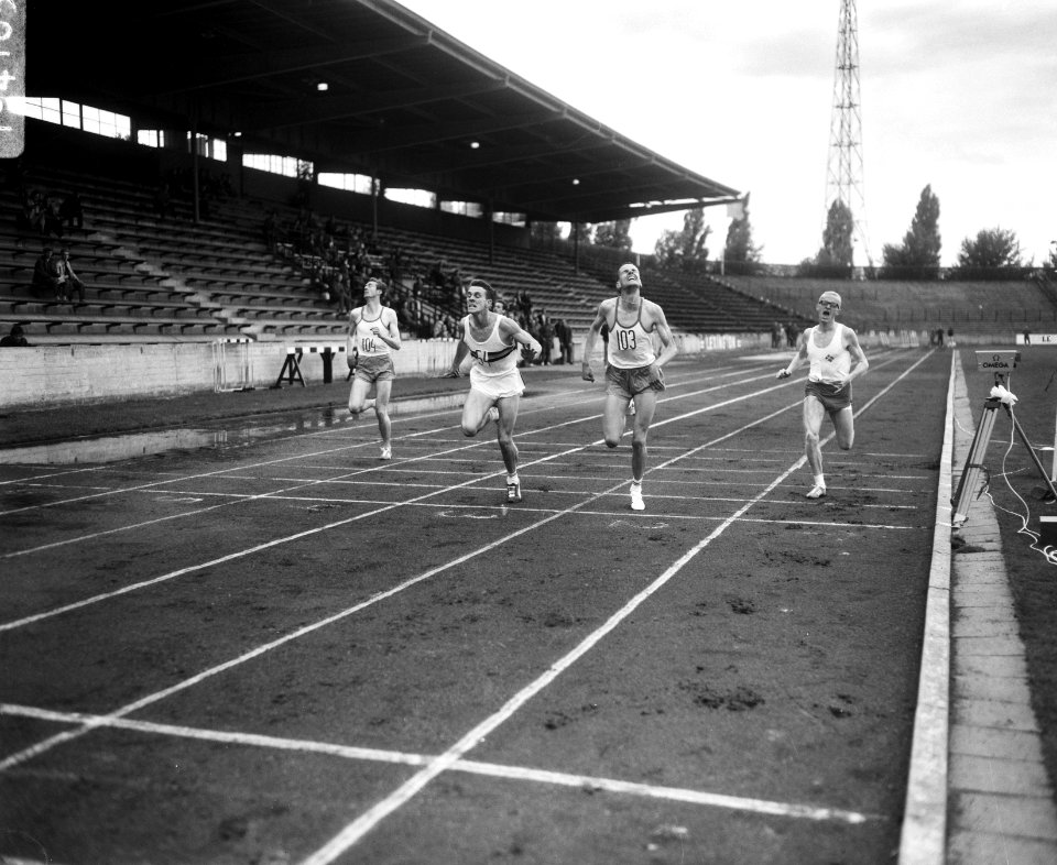 Atletiek, Nederland, Belgie en Denemarken te Den Bosch , finish 400 meter , numm, Bestanddeelnr 919-4105
