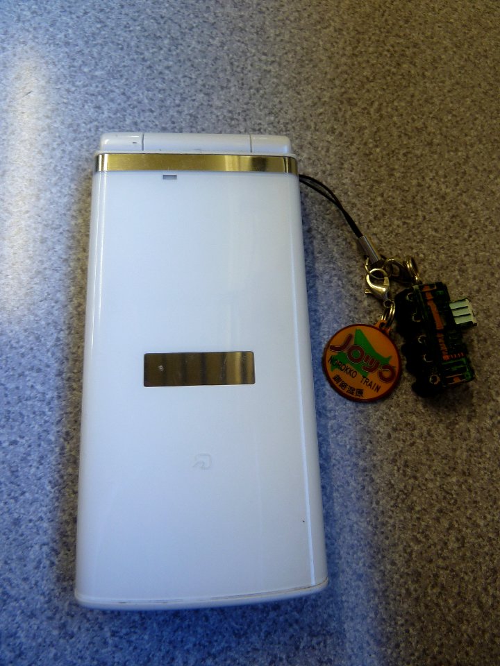 Au K006 Clear White close