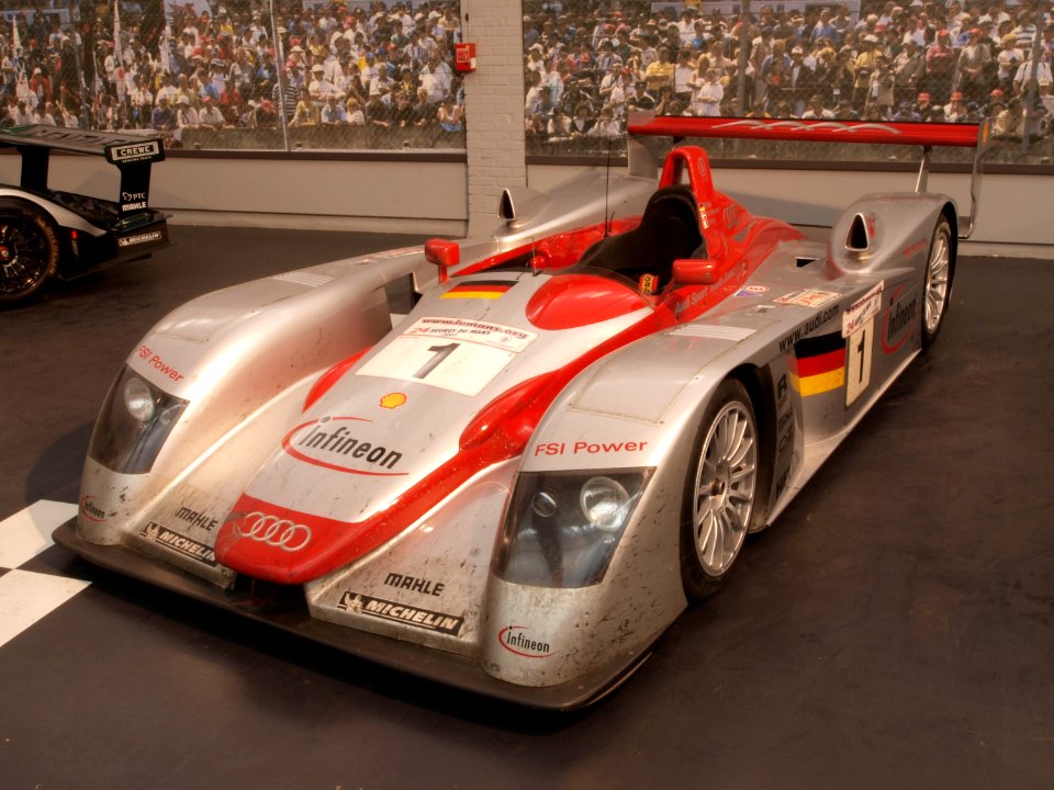 Audi R8 Le Mans 2002 pic1