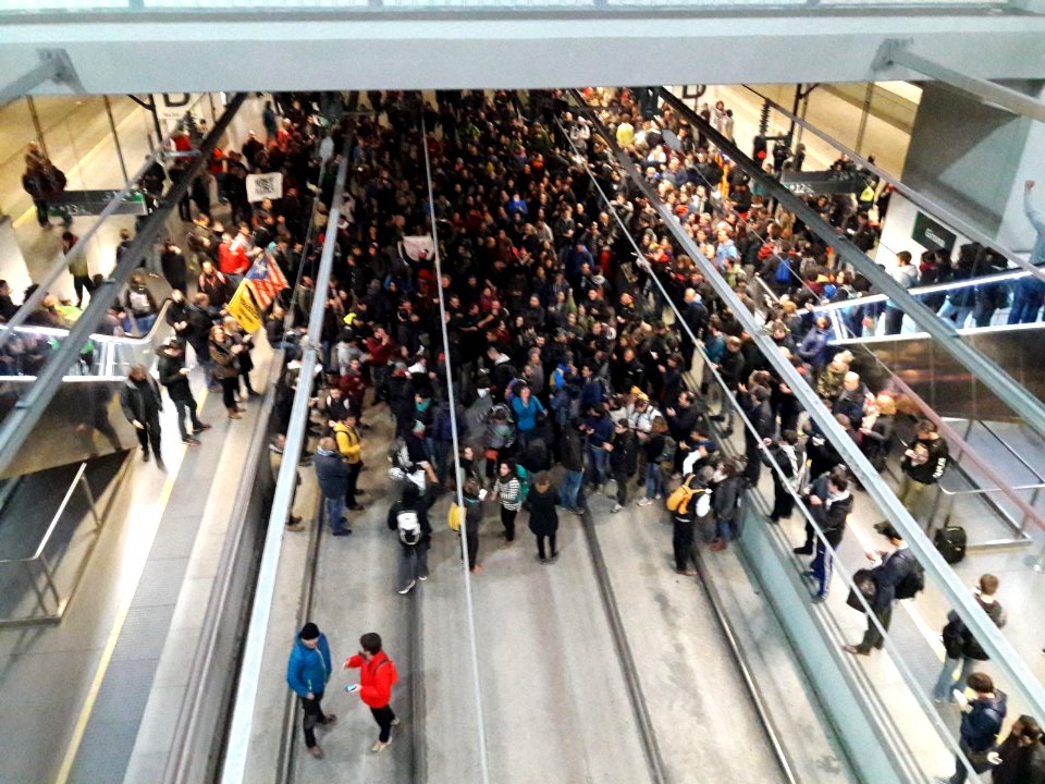 Aturada a l'estació de l'AVE a Girona
