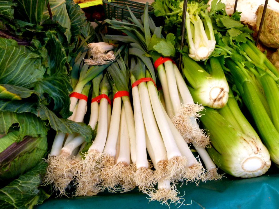 Au marché - poireaux, céleri
