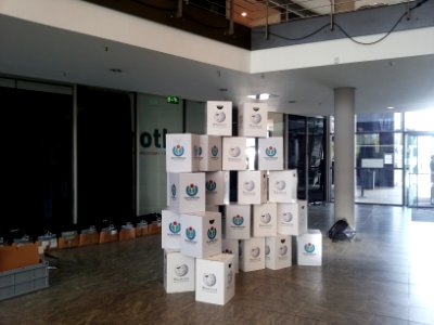 Aufbau mit boxen auf WikiCon 2014 (2)