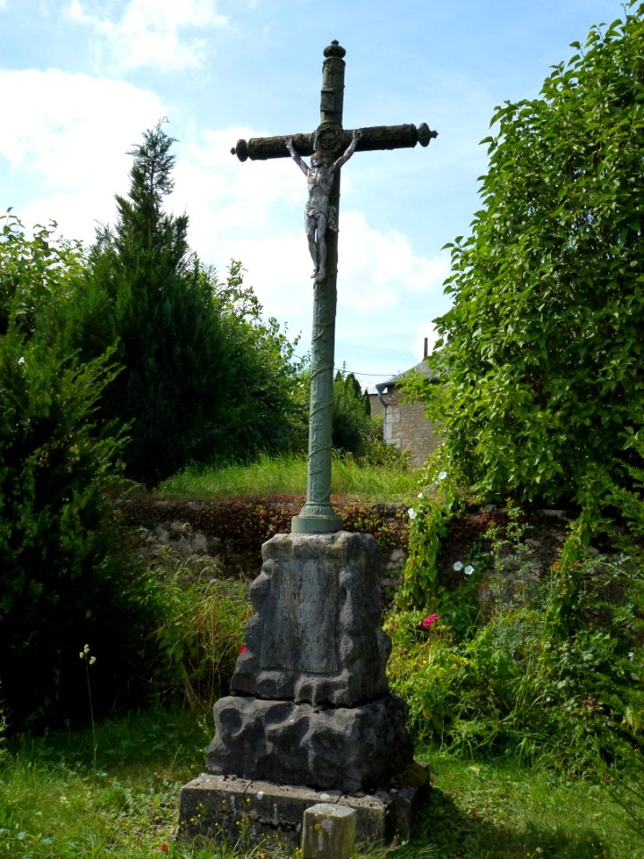 Auge (Ardennes) Croix de chemin