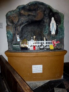 Auge (Ardennes) Église Saint-Gorgery, grotte de Lourdes