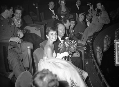 Audrey Hepburn met Mel Ferrer tijdens feestavond film Tuschinsky, Bestanddeelnr 906-8182