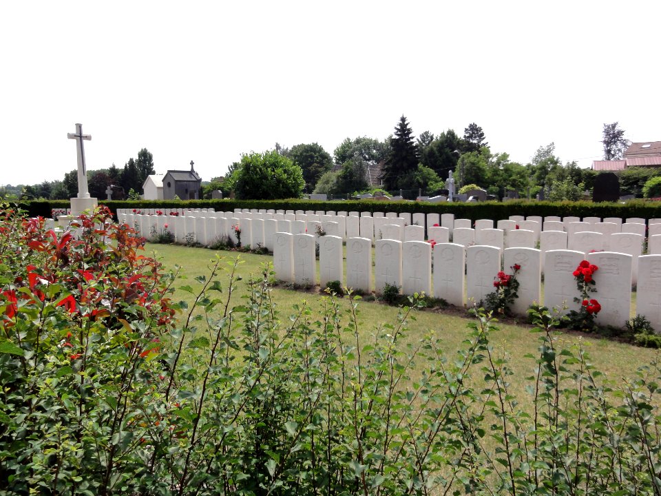 Aulnoy-lez-Valenciennes (Nord, Fr) Commonwealth War Graves Commission Cemetery