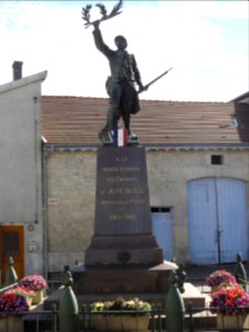Aulnois-en-Perthois (Meuse) monument aux morts