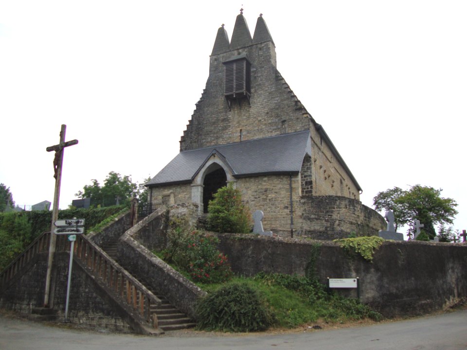 Aussurucq (Pyr-Atl, Fr) eglise trinitaire, façade