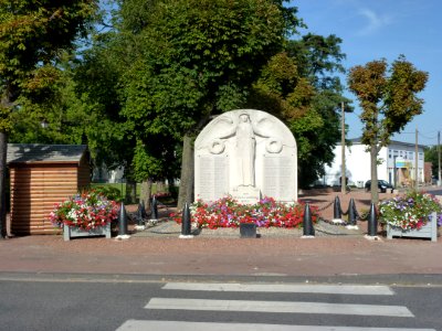 Audruicq (Pas-de-Calais) monument aux morts