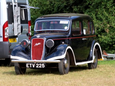 Austin 10 Cambridge (1938) (owner Bob Stewart)