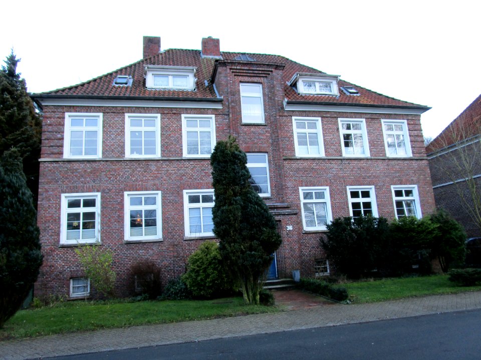 Aurich, Bürgermeister-Schwiening-Straße 36