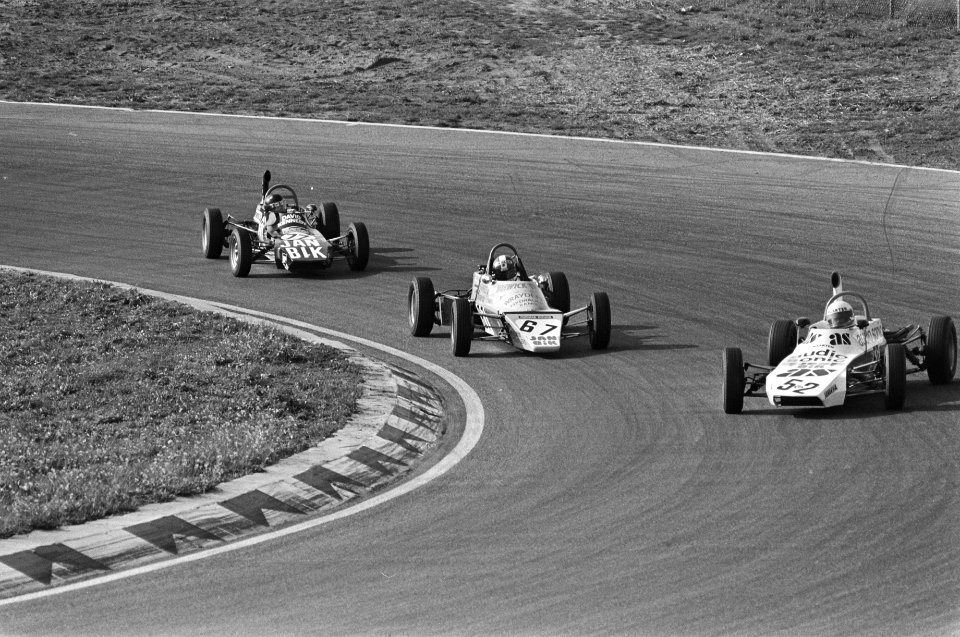 Autoraces op Zandvoort finale formule Ford vlnr David Kennedy , Derrek Warw, Bestanddeelnr 928-8127