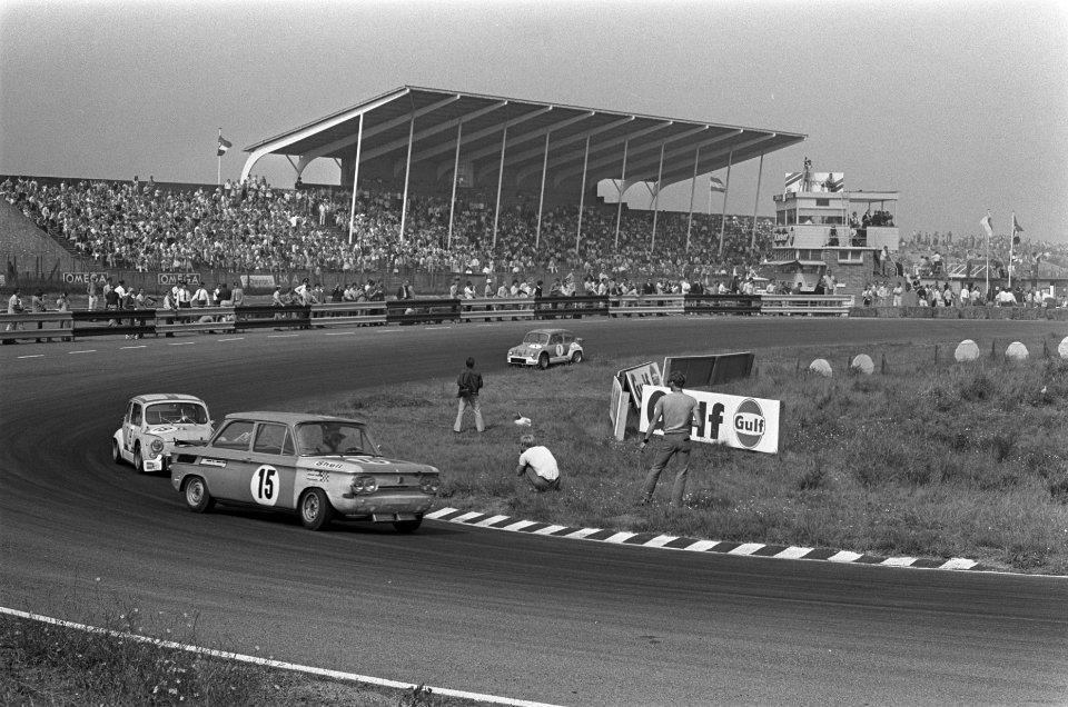 Autoraces op circuit Zandvoort, om Zandvoort Trophy overzicht met tribune, Bestanddeelnr 923-7929