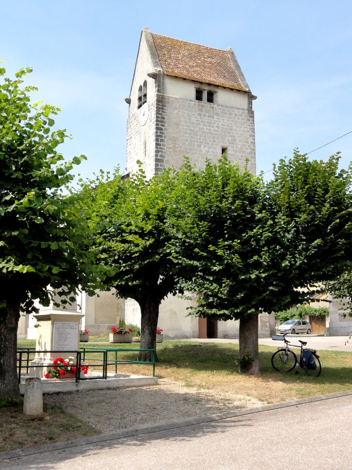 Aulnois sous Vertuzey (Meuse) Église Saint-Sébastien sur sa place