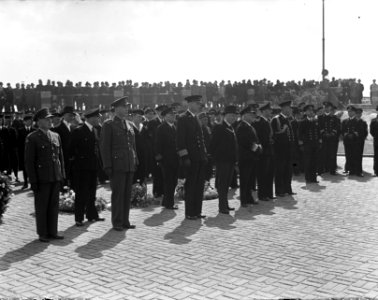 Autoriteiten bij de onthulling van het Marinemonument in Den Helder, Bestanddeelnr 902-7285