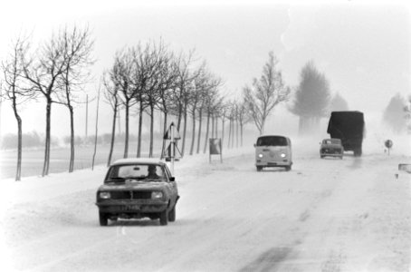 Autos in de sneeuw, Bestanddeelnr 922-0965