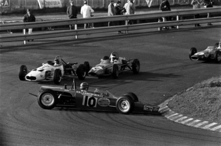 Autoraces op Zandvoort, Paasraces Formule Ford races . Sid Fox (nummer 10) (Eng, Bestanddeelnr 923-3924