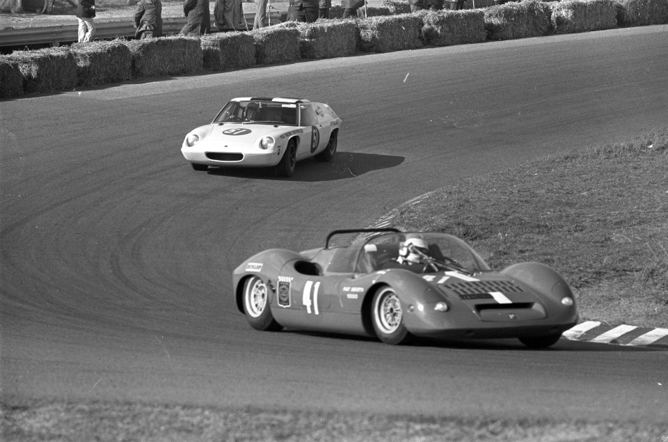 Autoraces op Zandvoort. Tourwagens boven 1000cc. Nummer 51 T. Kinsbergen ( Lotus, Bestanddeelnr 921-2351