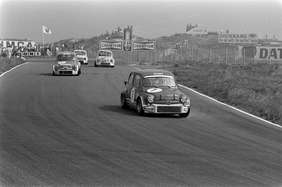 Autoraces op circuit Zandvoort, om Zandvoort Trophy overzicht met tribune, Bestanddeelnr 923-7928