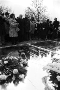 Auschwitz-herdenking op Nieuwe Oosterbegraafplaats in Amsterdam bij nieuw gedenk, Bestanddeelnr 928-9921