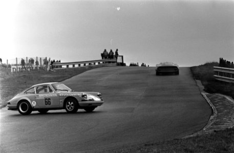 Autoraces op Zandvoort, Paasraces Toerwagens . Race boven 1000cc. Porsche 911…, Bestanddeelnr 923-3927