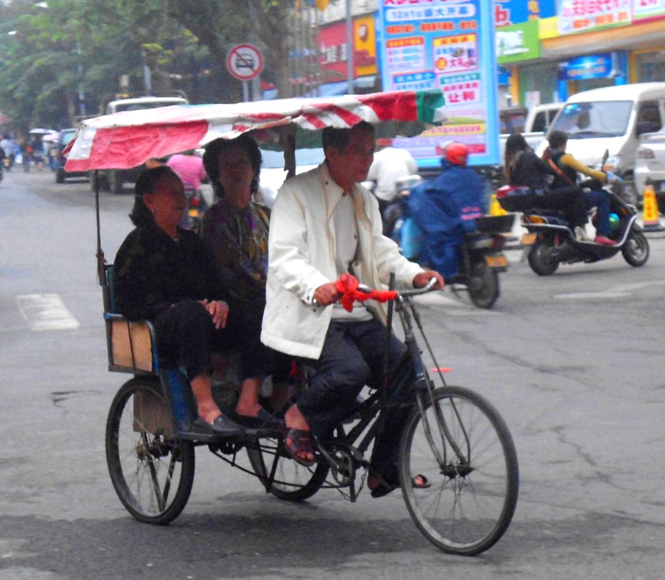 Auto-rickshaw in Haikou - 03