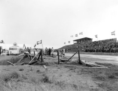 Autoraces Zandvoort voor sportwagens storm en regen belaagden de spits welke bez, Bestanddeelnr 907-2670