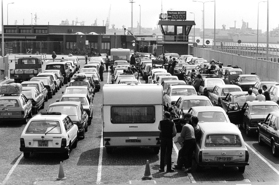 Autos, files, caravans, feestdagen, toerisme, Bestanddeelnr 932-5964