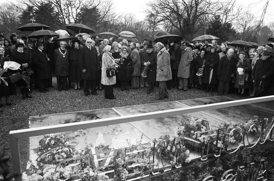 Auschwitz herdenking op Nieuwe Oosterbegraafplaats in Amsterdam, Bestanddeelnr 929-5481