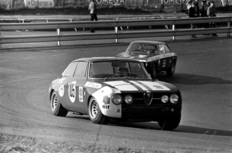 Autoraces op Zandvoort, Paasraces Toerwagens . Alfa Romeo 1300 van het team S.…, Bestanddeelnr 923-3928