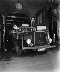 Autospuit nr.78 aan de hoofdwacht Nw. Achtergracht Amsterdam. Betreft hier een v, Bestanddeelnr 901-4237
