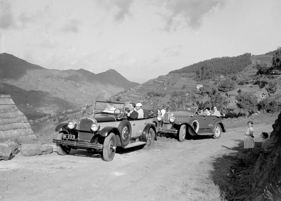 Autos op een tocht in het binnenland van Madeira, Bestanddeelnr 190-0177