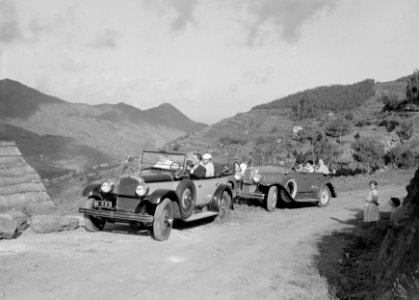 Autos op een tocht in het binnenland van Madeira, Bestanddeelnr 190-0177