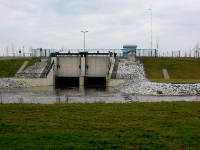 Auslassbauwerk Zwenkauer See elsterseitig im Dezember 2015