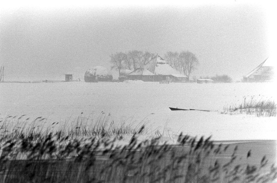 Autos in de sneeuw sneeuwlandschap, Bestanddeelnr 922-0966