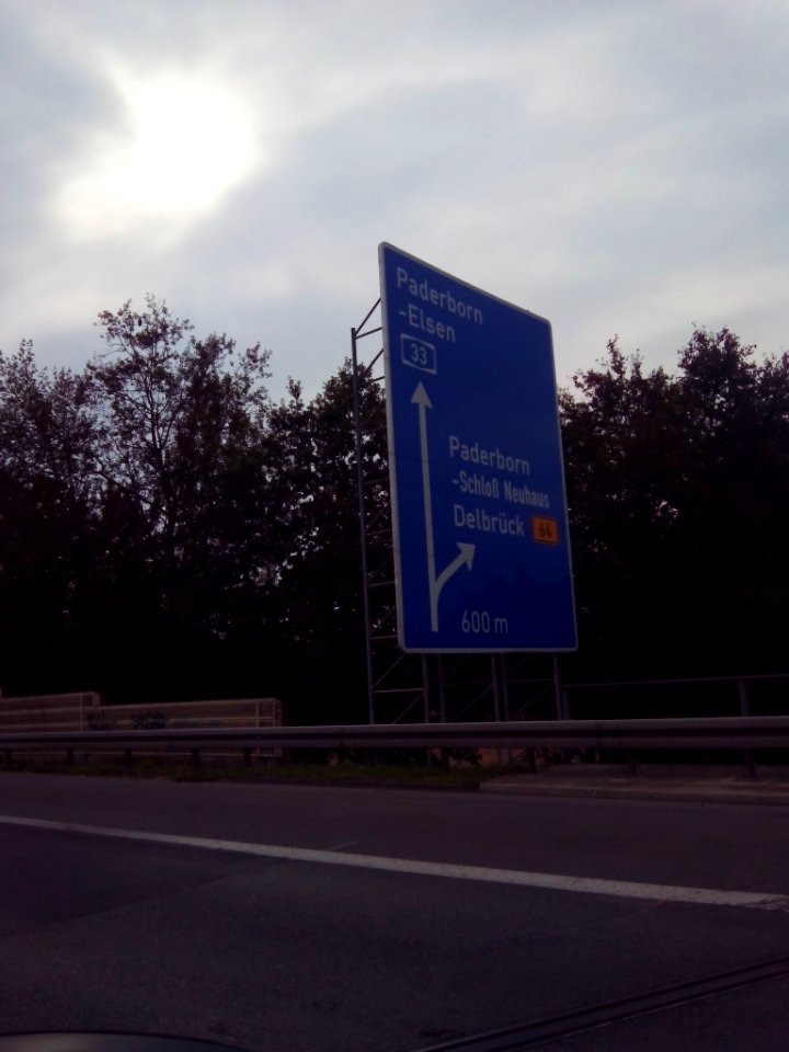 Ausschilderung A33 Paderborn Schloß Neuhaus Delbrück B64