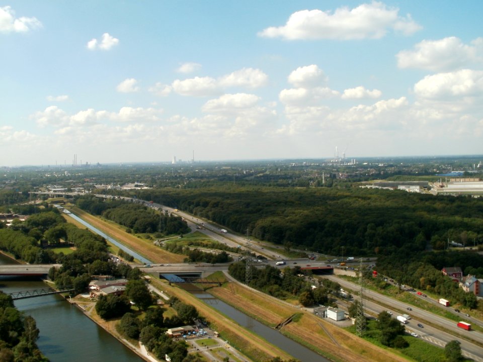Ausblick vom Gasometer Oberhausen am 23 08 2012 mit Sicht über BAB