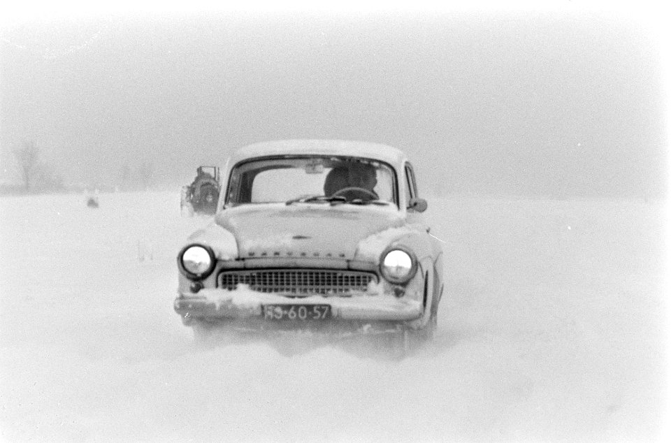 Autos in de sneeuw, Bestanddeelnr 922-0964