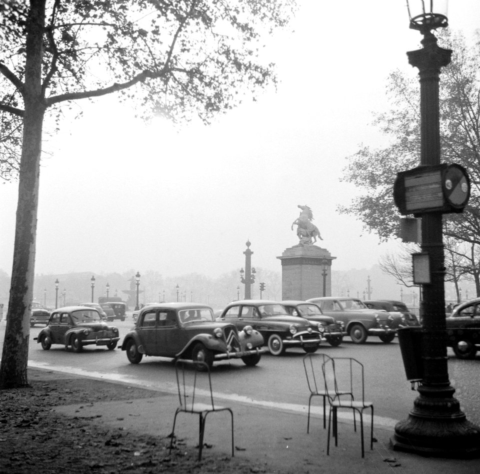 Autos op de Place de la Concorde in Parijs, Bestanddeelnr 254-0217