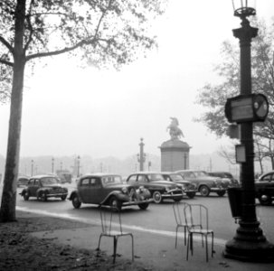 Autos op de Place de la Concorde in Parijs, Bestanddeelnr 254-0217 photo